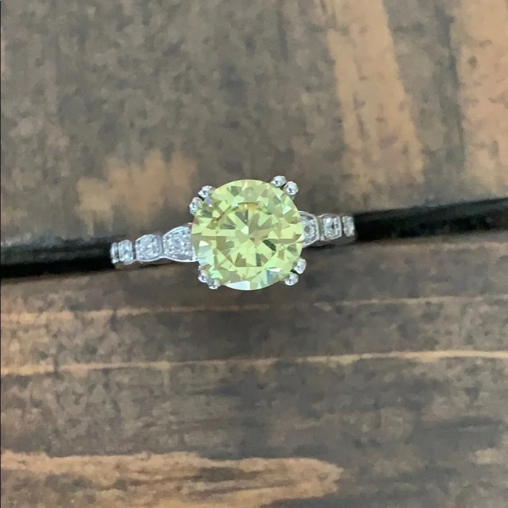 Ring - Picture 1 of 5